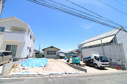 前面道路っから見た外観