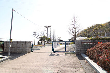 城山中学校 1300m