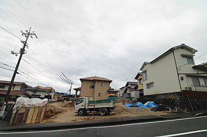 前面道路から見た宅地