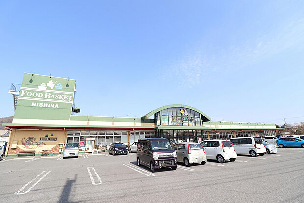 ニシナフードバスケット西大寺店(約590m)