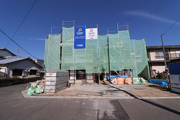 【上棟写真】左:(1)号棟/右:(2)号棟