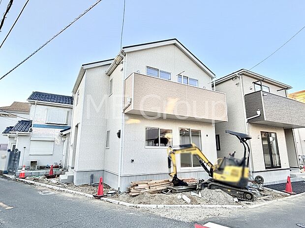 陽光と開放感に恵まれた角地を活かしたマイホーム!