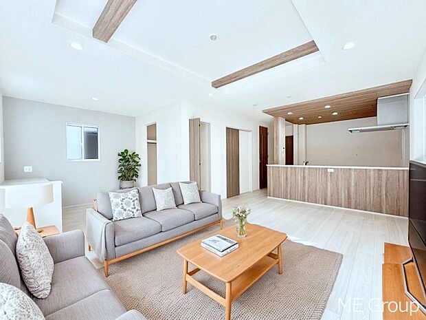 落ち着いた雰囲気のLDKは家族みんなの快適空間 ※家具はCGです