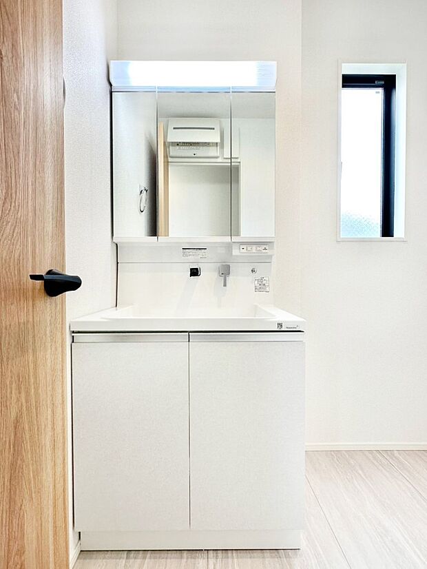 収納力と機能性に優れた洗面化粧台  