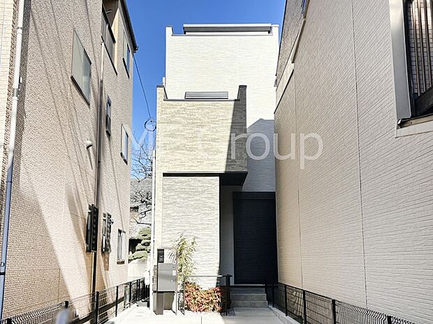 洗練された外観、上質な住空間が広がる室内は永く安心して過ごせる住居です。