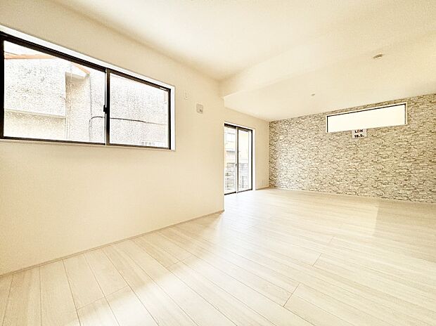 家族の笑顔が自然と生まれてくる、そんな雰囲気のダイニングに仕上がっています。