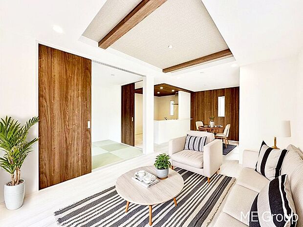 落ち着いた雰囲気のLDKは家族みんなの快適空間※家具はCGです