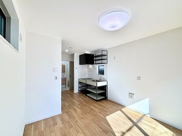 家族団らんの時間も増えそうなくつろぎのリビングダイニング。   