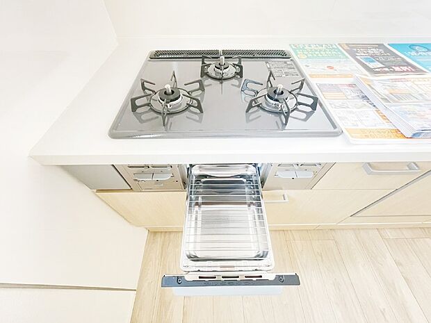 【ガスコンロ】三口ガスコンロでお料理が一気にはかどりそう  