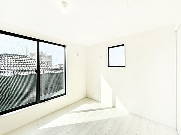 【洋室】バルコニーが開放感をプラスしてくれる洋室