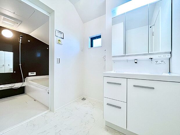 【ランドリースペース】広々とゆとりのあるランドリースペース。  