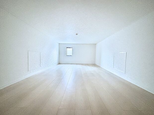 【収納】季節品や趣味の品などたっぷり収納出来る小屋裏収納付きです。