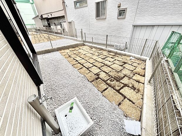 【庭】ガーデニングや家庭菜園も楽しめるお庭付き。