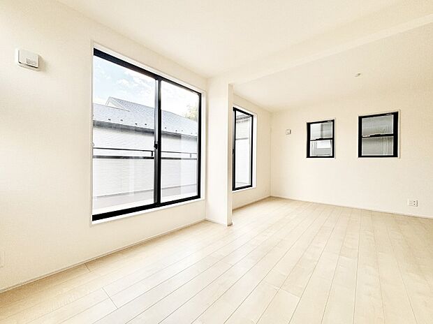 【子供部屋】窓からのやさしい光が心地よいプライベートルーム