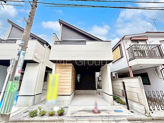 【現地外観写真】洗練された外観、上質な住空間が広がる室内は永く安心して過ごせる住居です。