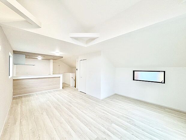 【ダイニング】シンプルなデザインなのでインテリアを考えるのも楽しみですね!