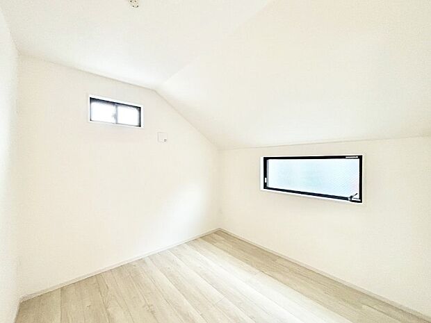 【洋室】爽やかな日差しがお部屋全体を優しく包み込んでくれます