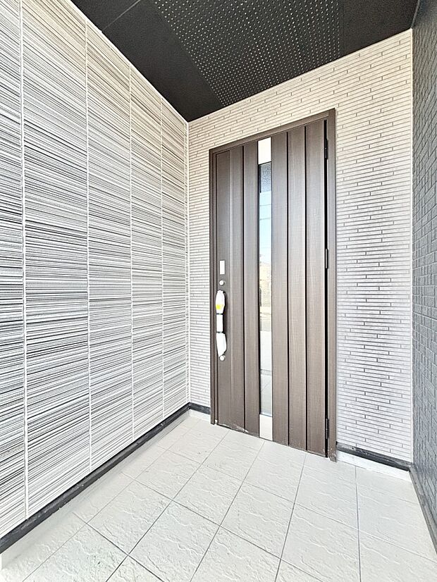 【玄関】大切な家族、来客を出迎える玄関。