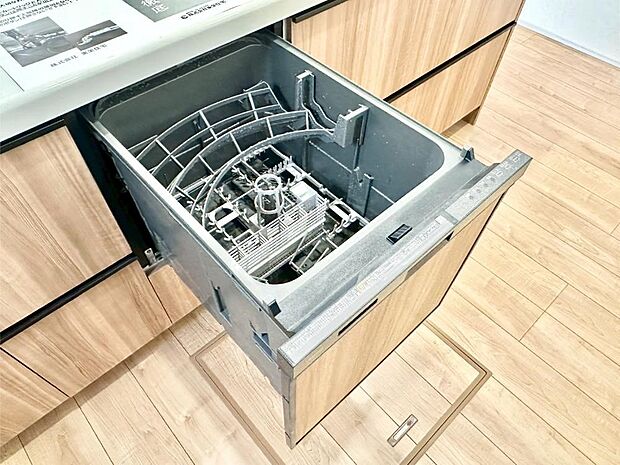 【その他設備(食洗機)】面倒なお片づけは食洗機にお任せ！家事の負担が減って、時間にも気持ちにもゆとりができます。