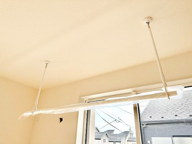 【室内物干しポール】室内物干しポール。梅雨や花粉の時期に大活躍します。  