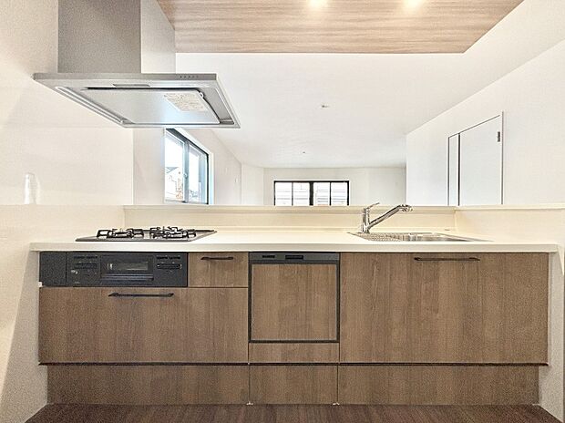 【キッチン】毎日使うキッチンだから、使いやすさ&お手入れのしやすさにこだわりました。