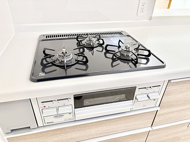 【ガスコンロ】三口ガスコンロでお料理が一気にはかどりそう  