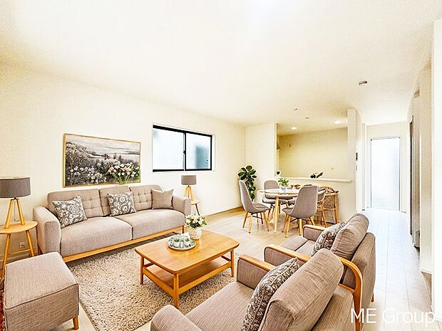 【リビング】落ち着いた雰囲気のＬＤＫは家族みんなの快適空間※家具はCGです