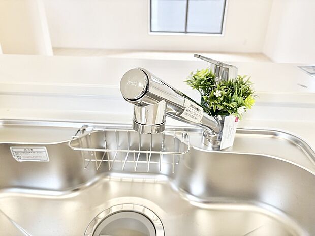 【その他設備(蛇口一体型浄水器)】いつでも清潔なおいしいお水を。一つの水栓で水道水と浄水を使い分け。