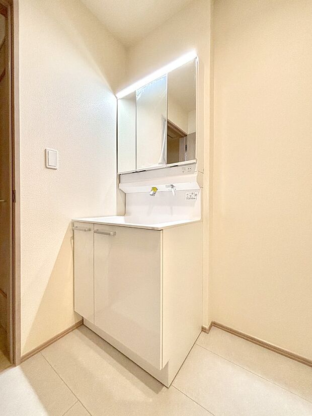 【洗面台・洗面所】明るい洗面所は毎朝の身支度も楽しくできちゃいそうです。