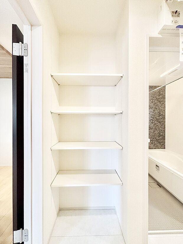 【収納】可動棚付き洗面室収納