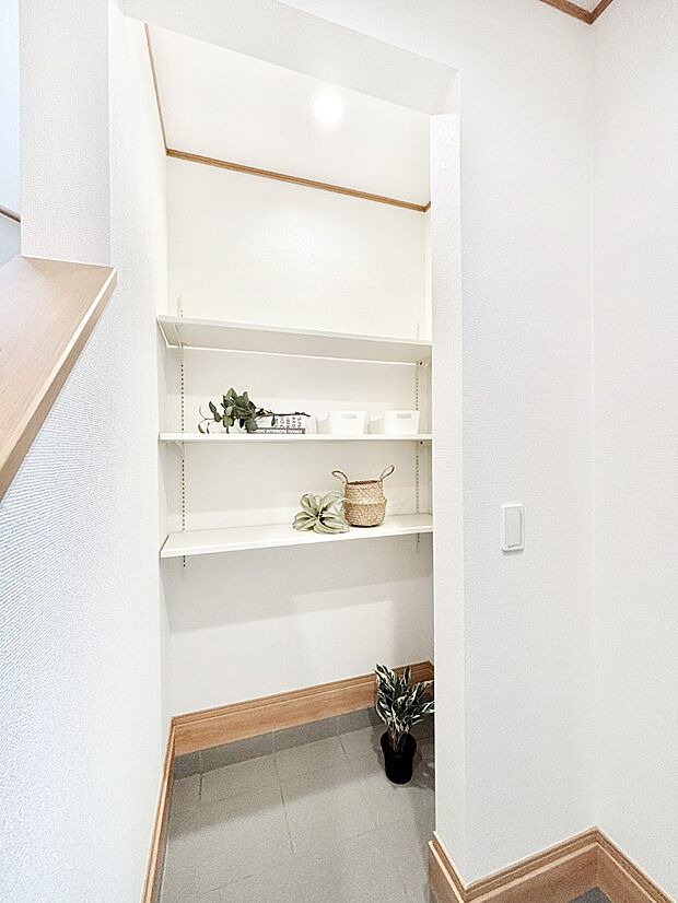 【収納】シューズインクローク付き!雨具やベビーカーも置けます。