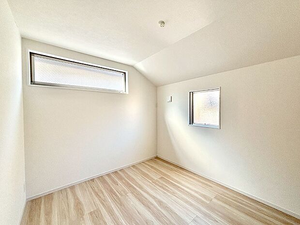 【子供部屋】２面採光で明るさ＆風通し良好！