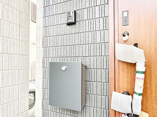 【その他現地】シンプルなデザインのポスト