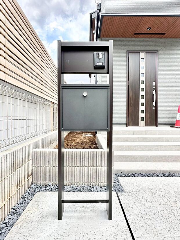 【その他現地】表札・インターホン・ポストをひとつに集約