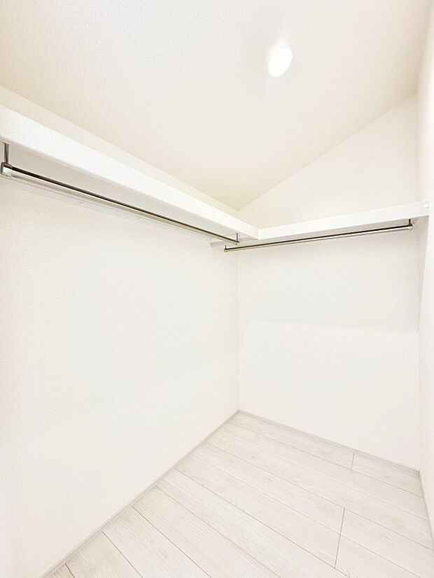 【ウォークインクローゼット】ウォークインクローゼットの活用で生活空間スッキリ