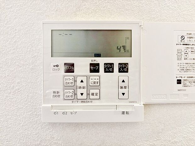 【床暖房リモコン】床暖房付きで冬もポカポカ。ご家族の憩いのスペースになりますね。