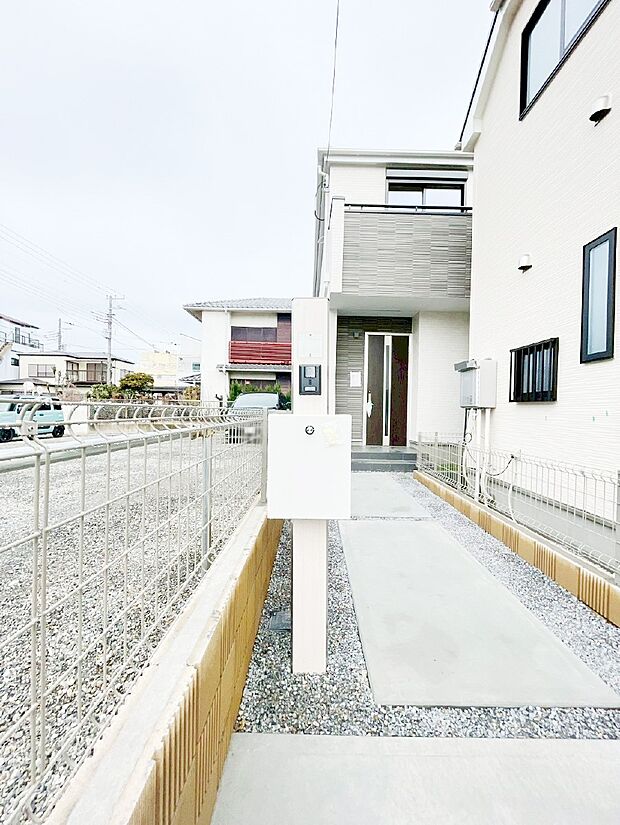 【その他現地】シンプルなデザインのポスト