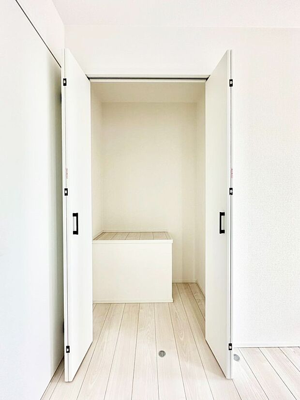 【収納】食品のストックや調理器具の保管に便利なパントリー