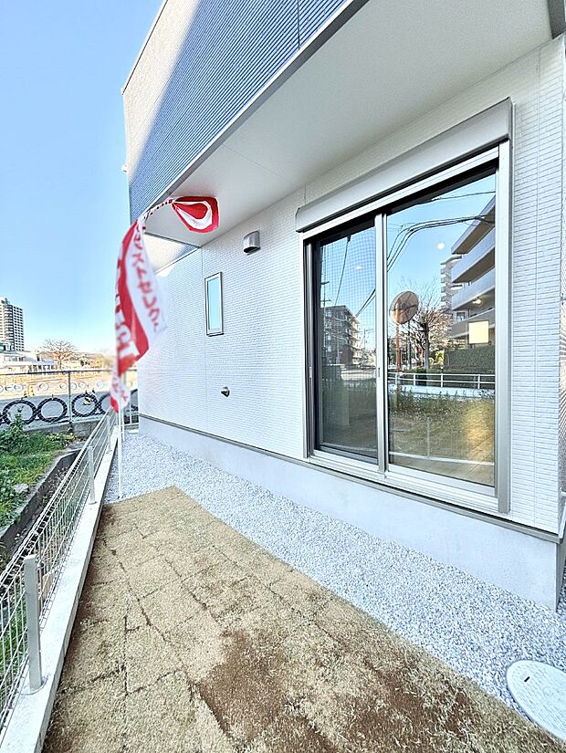 【庭】ガーデニングや家庭菜園も楽しめるお庭付き。