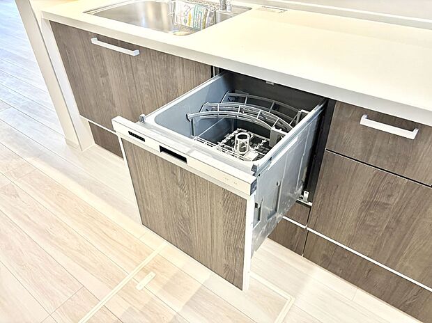 【食洗機】面倒なお片づけは食洗機にお任せ！家事の負担が減って、時間にも気持ちにもゆとりができます。