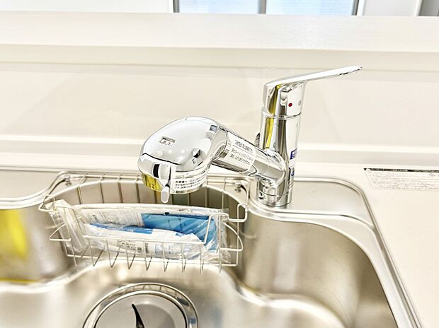 【その他設備(蛇口一体型浄水器)】いつでも清潔なおいしいお水を。一つの水栓で水道水と浄水を使い分け。