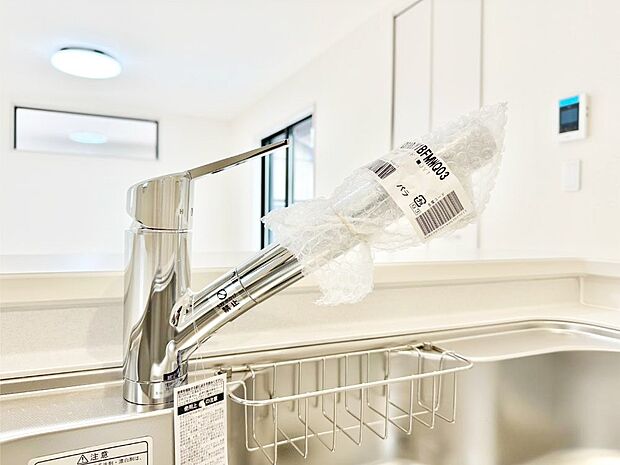 【その他設備(蛇口一体型浄水器)】いつでも清潔なおいしいお水を。一つの水栓で水道水と浄水を使い分け。