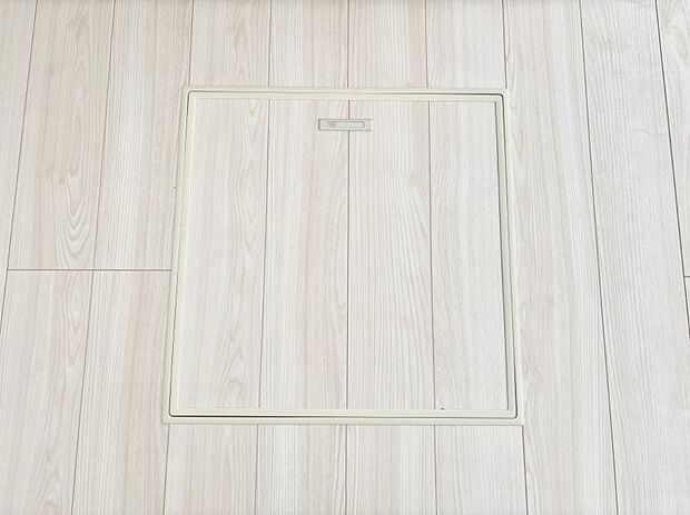 【その他設備(床下収納)】床下収納付き！日用品・非常用品の収納にも大活躍。