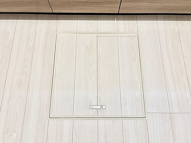 【その他設備(床下収納)】床下収納付き!日用品・非常用品の収納にも大活躍。