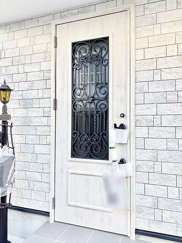 【玄関】住まいの顔を演出する玄関ドア