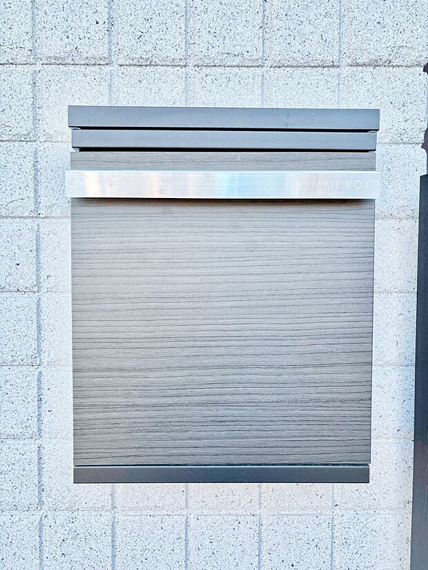 【その他現地】シンプルなデザインのポスト