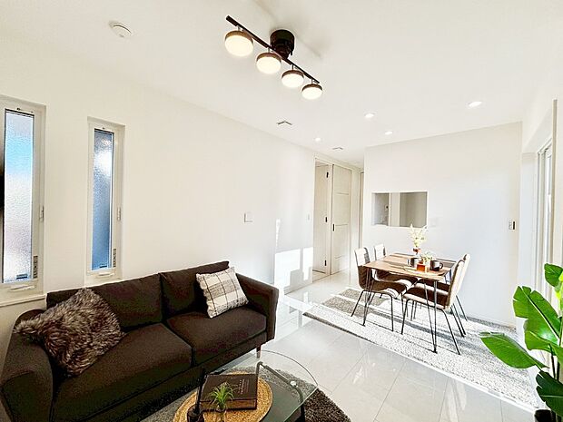 【リビングダイニング】落ち着いた雰囲気のＬＤＫは家族みんなの快適空間