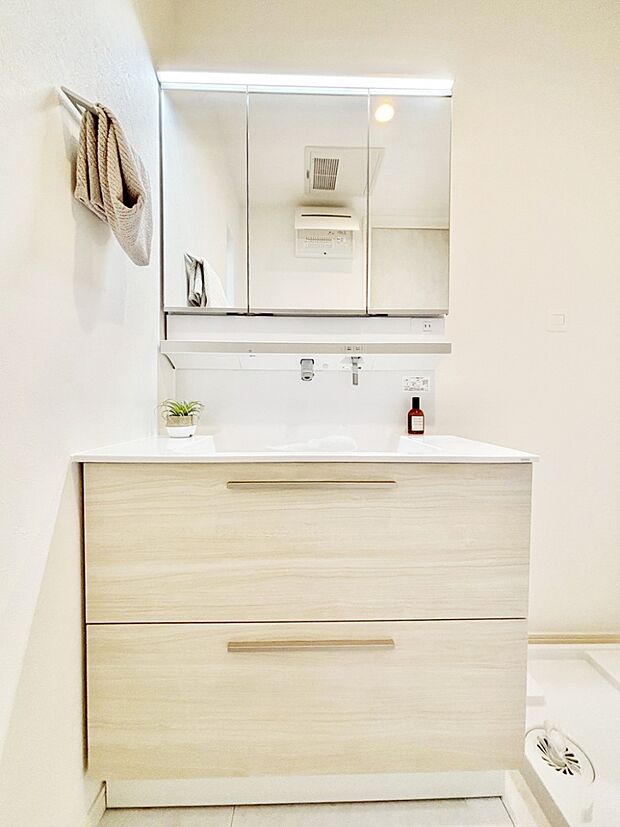 【洗面台・洗面所】収納力と機能性に優れた洗面化粧台