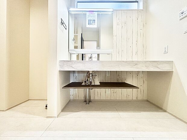 【洗面台・洗面所】ゆとりの洗面スペースで朝の身支度もラクラク