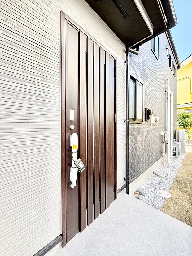 【玄関】大切な家族、来客を出迎える玄関。